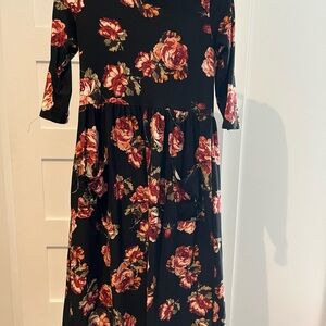 Soft comfy Floral Black Dress with Red Roses - Has pockets!